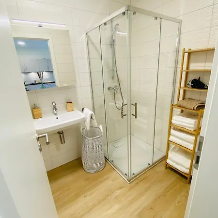 Luxury Flat In Center With Free Parking-hol1