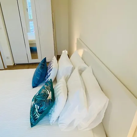 Apartment Luxury Flat In Center With Free Parking-hol1